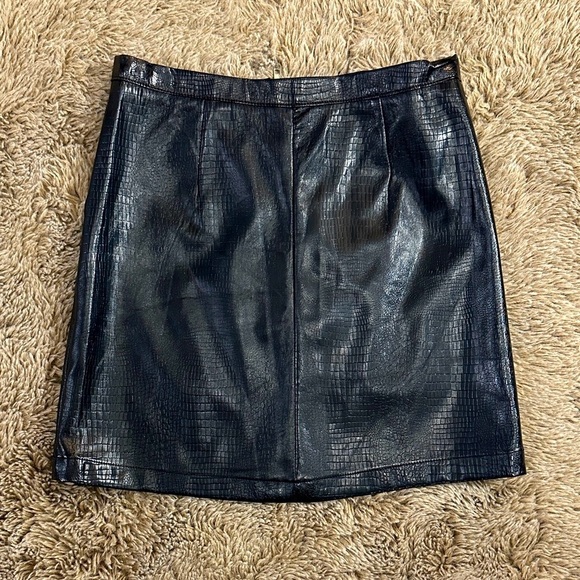 Shinestar Mini Skirt - Picture 2 of 4